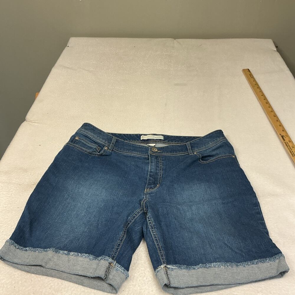Cato Women’s Jean Shorts Sz 16 Floral Design Excellent Shorts 3525